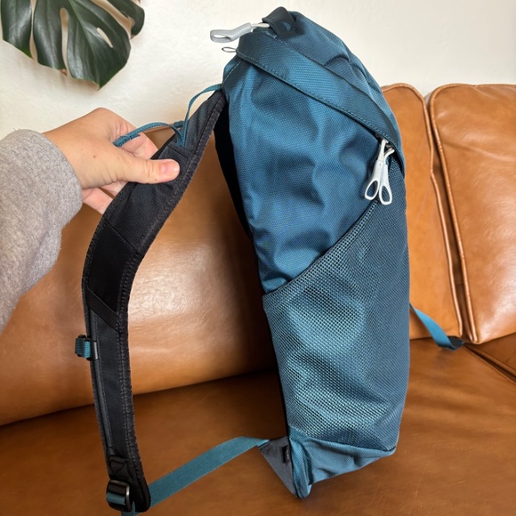 Osprey Fairview Travel 15L Daypack - Picture 2 of 8